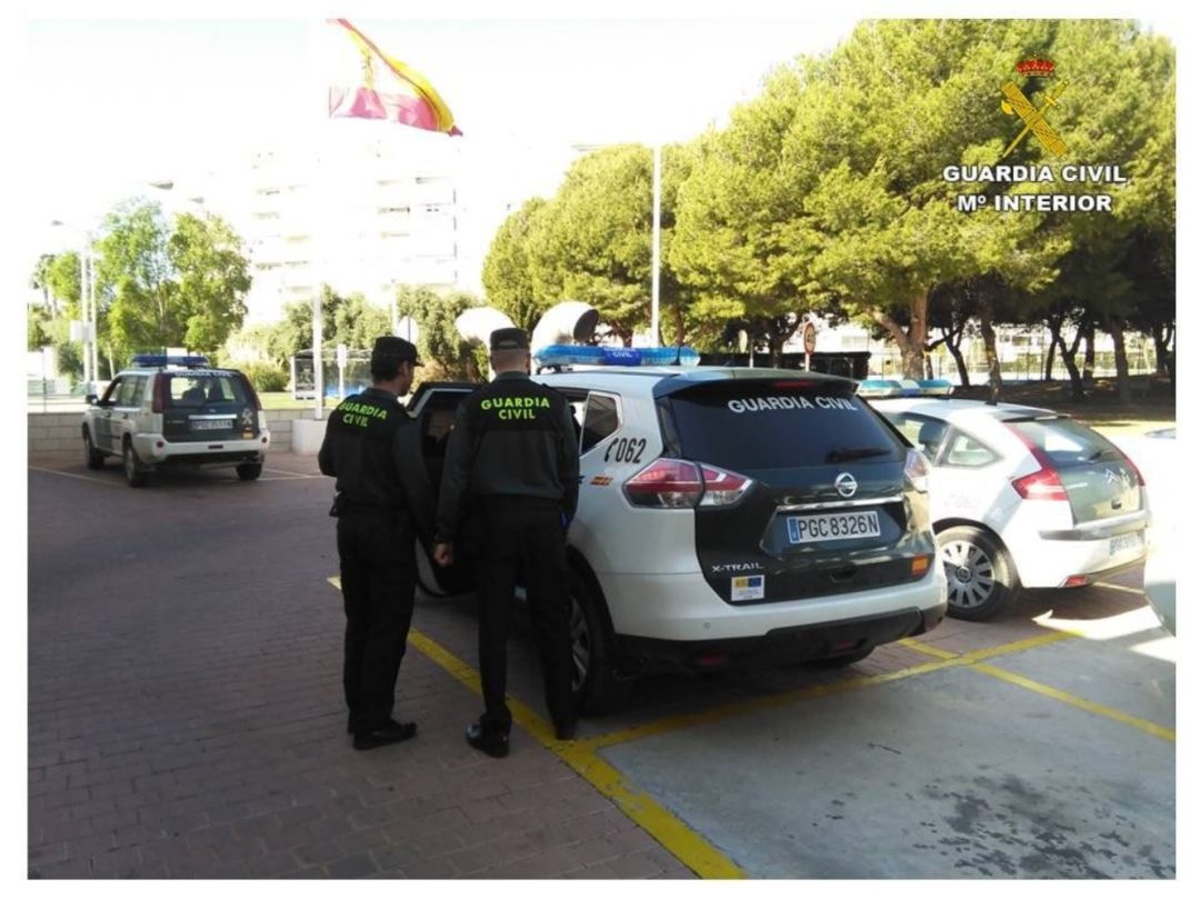 Coche de la Guardia Civil en el lugar en que ha sido asesinado un hombre en un tiroteo en El Campello. Coche de la Guardia Civil en el lugar en que ha sido asesinado un hombre en un tiroteo en El Campello.