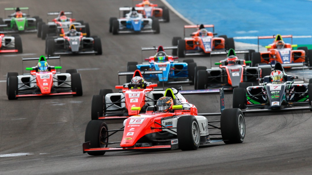 El holandés Glenn Van Berlo, logra la victoria en la primera carrera de la Spanish F4