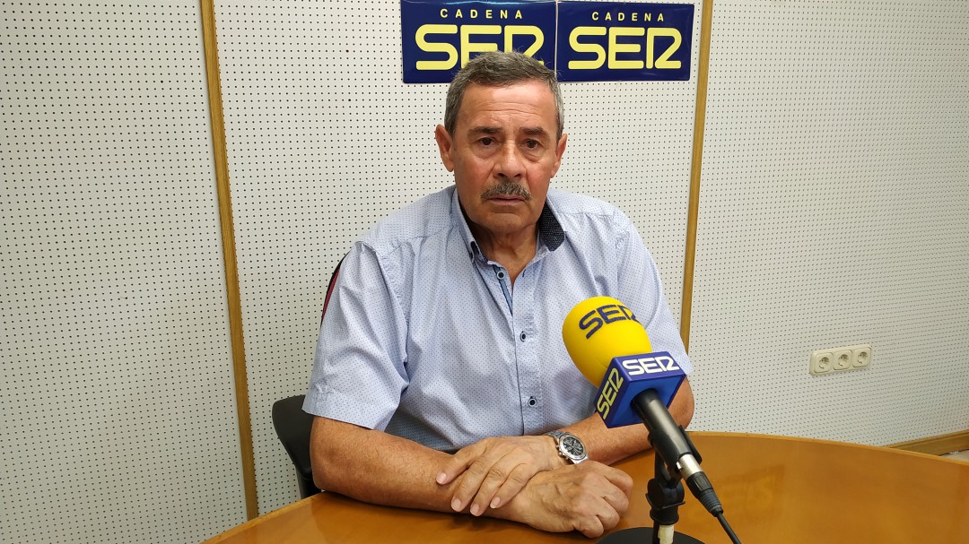 Manuel Sánchez un artista moldeando piezas de hierro y acero