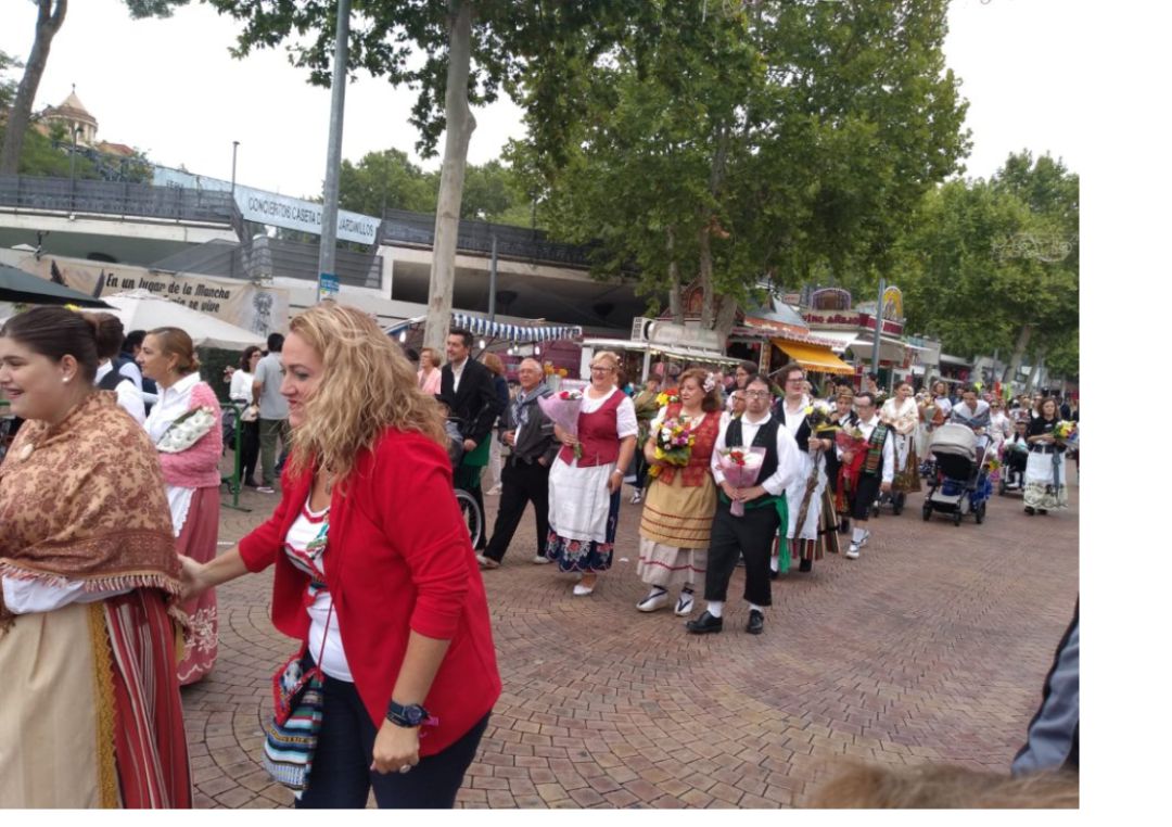 Unas 15.000 personas participan en la Ofrenda de la Virgen de los Llanos Unas 15.000 personas participan en la Ofrenda de la Virgen de los Llanos
