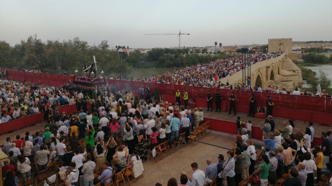 La Magna Nazarena culminó todas sus procesiones hacia la Mezquita-Catedral