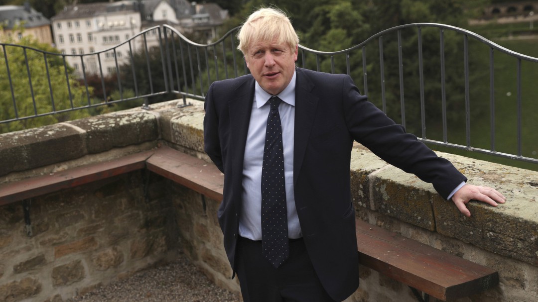 Los abucheos llevan a Boris Johnson a anular su rueda de prensa con el primer ministro de Luxemburgo