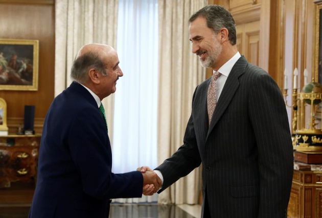 El rey inicia con el diputado del PRC una ronda de consultas decisiva El rey inicia con el diputado del PRC una ronda de consultas decisiva