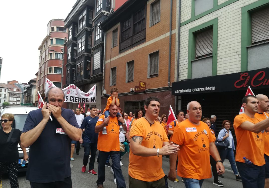 El ERE de Vesuvius es "una deslocalización premeditada y fría", denuncia la alcaldesa de Langreo