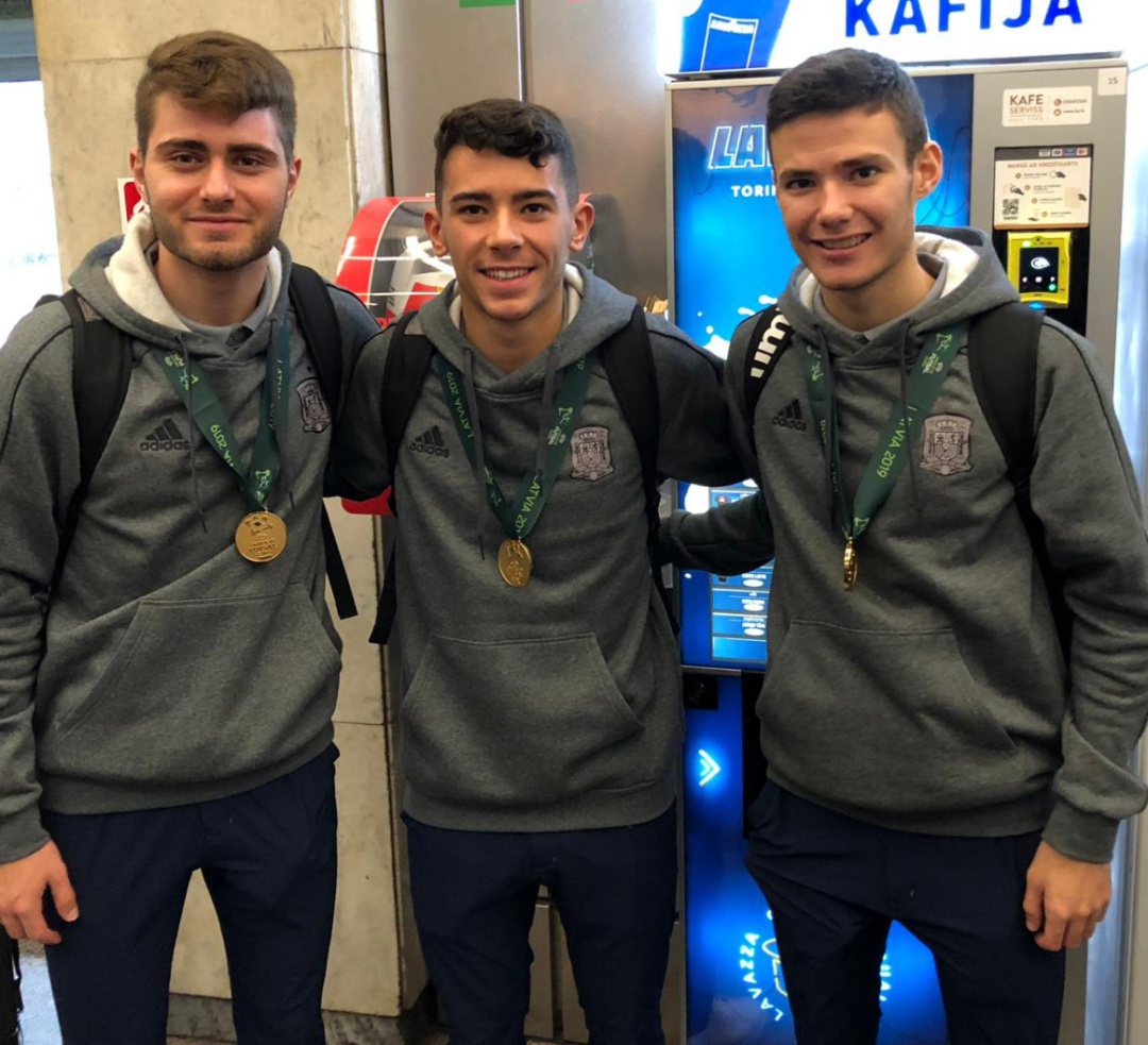 Los tres internacionales del Santiago Futsal, con el oro ganado con la Selección Sub-19 Los tres internacionales del Santiago Futsal, con el oro ganado con la Selección Sub-19