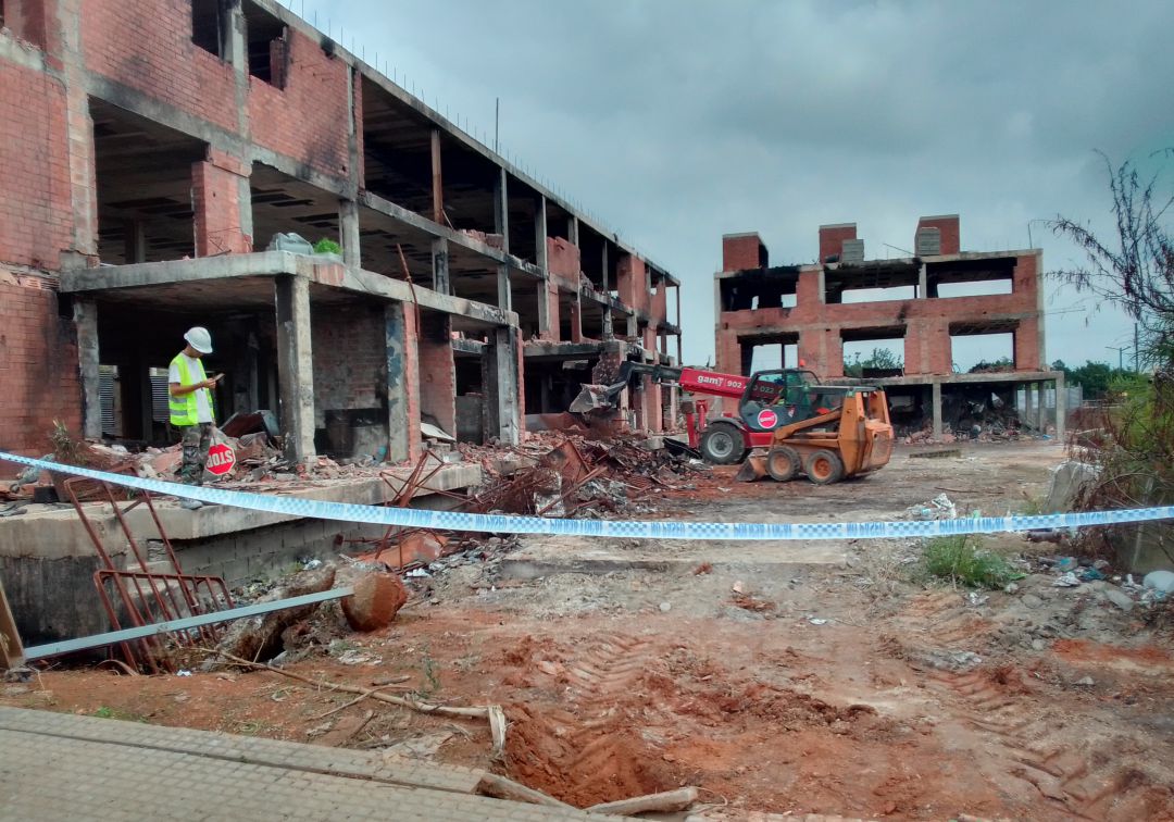 Comienzan las demoliciones y tapiados en el edificio 'okupado' de es Viver