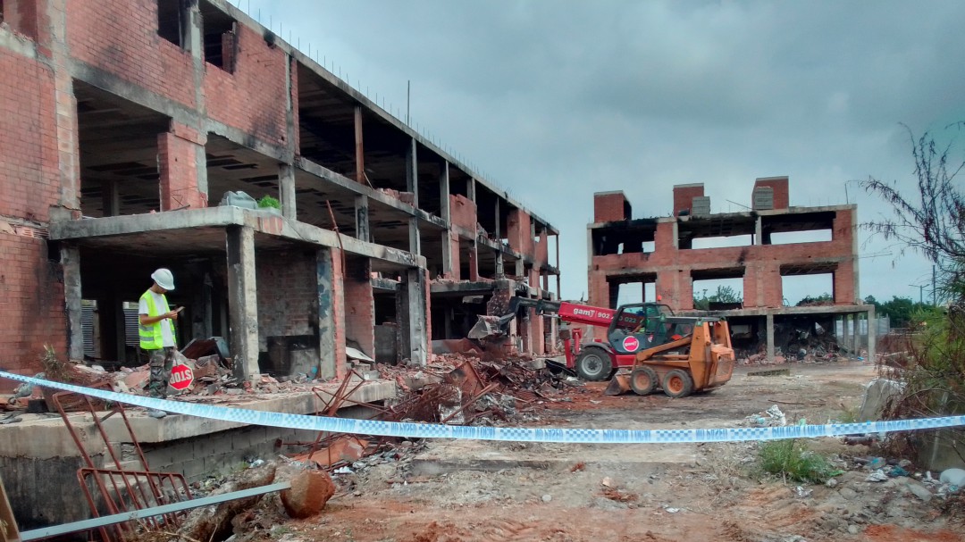 Comienzan las demoliciones y tapiados en el edificio 'okupado' de es Viver