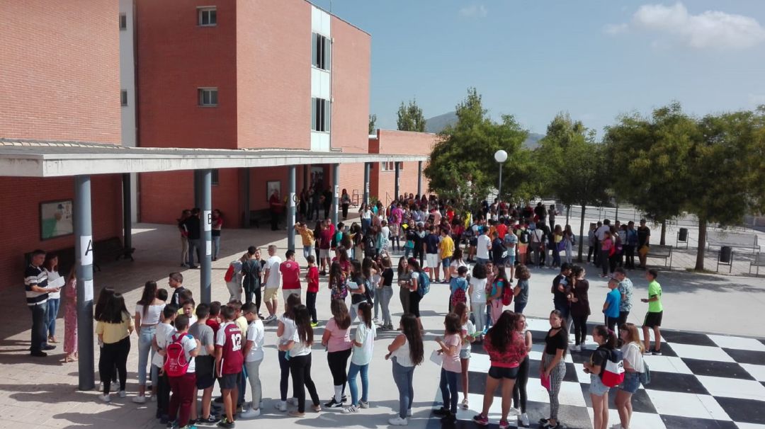 Momento de la incorporación de los alumnos y alumnas de primero de ESO Momento de la incorporación de los alumnos y alumnas de primero de ESO