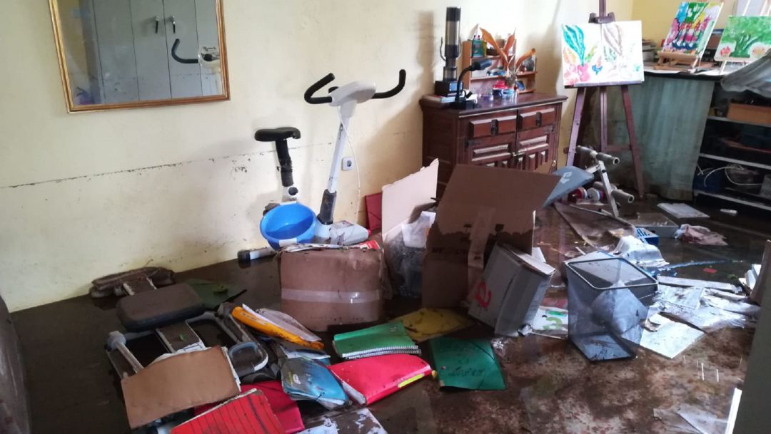 El salón de una casa en Eurovillas tras las riadas de este fin de semana El salón de una casa en Eurovillas tras las riadas de este fin de semana