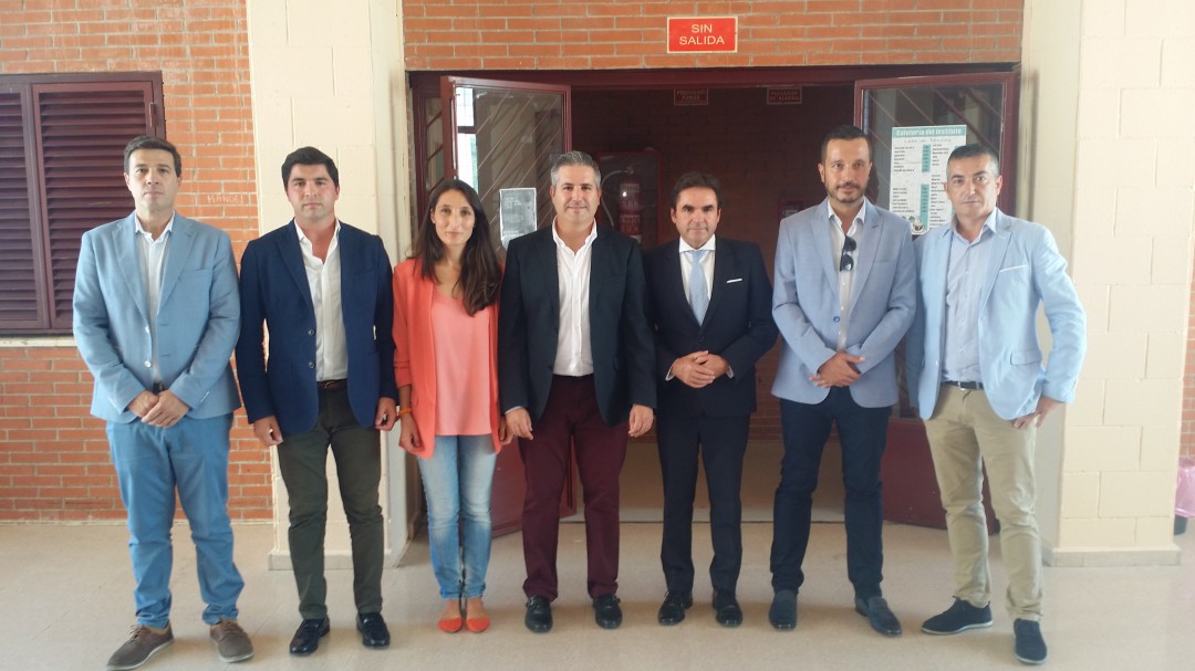 El delegado de Educación, Antonio Sutil, inaugura el curso escolar en Porcuna