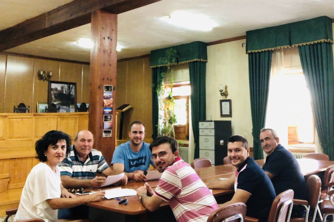 Reunión del Diputado Daniel Pérez Osma, la alcaldesa de Valverde del Júcar, Julia Bautista y representantes de Moros y Cristianos Reunión del Diputado Daniel Pérez Osma, la alcaldesa de Valverde del Júcar, Julia Bautista y representantes de Moros y Cristianos