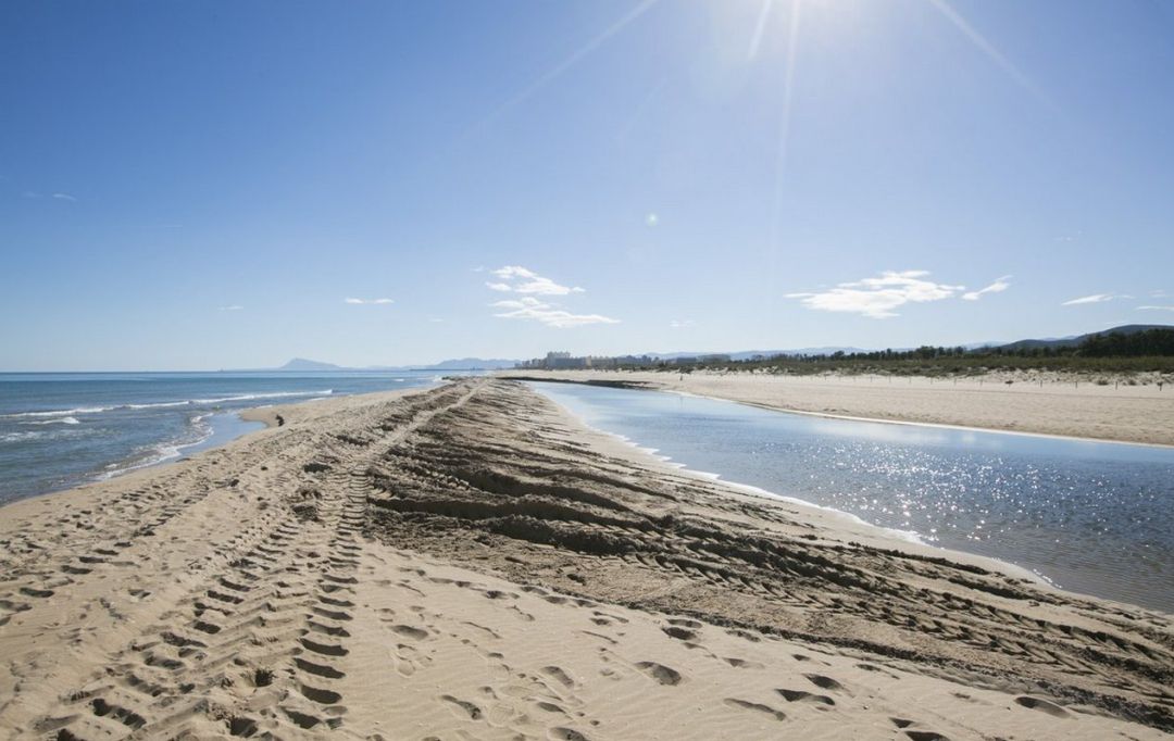 Desembocadura del río Vaca entre Xeraco y Gandia. Desembocadura del río Vaca entre Xeraco y Gandia.