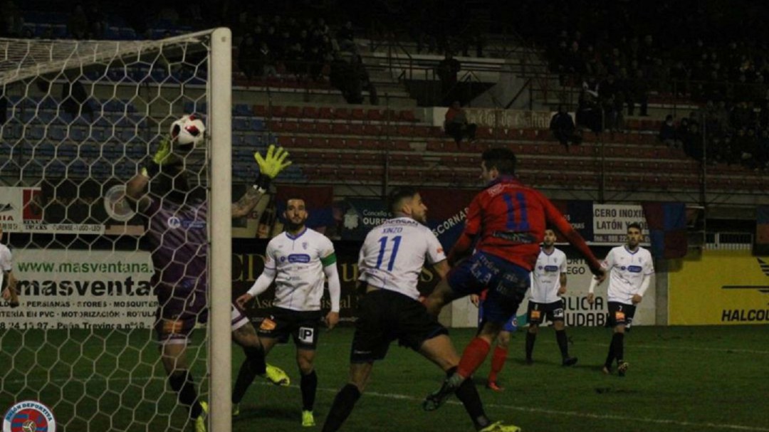 Primer derbi ourensano de la temporada en el Couto