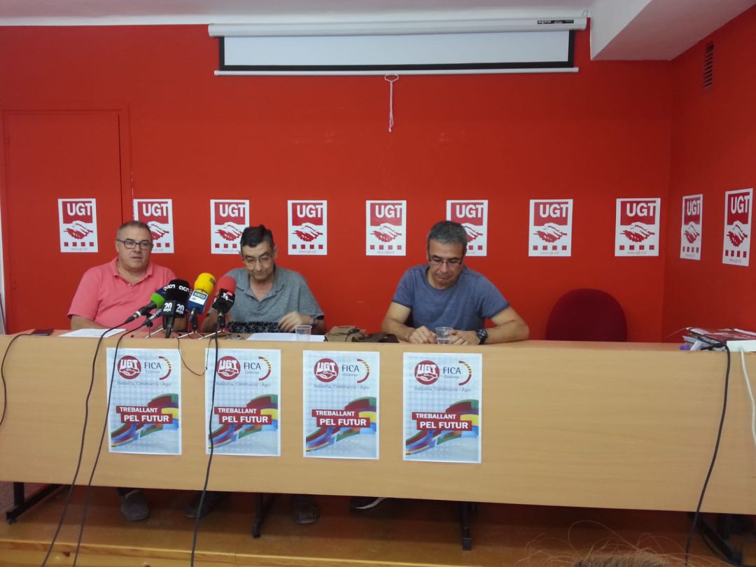 Representants de la UGT durant la roda de premsa on s'ha exposat la denúncia Representants de la UGT durant la roda de premsa on s'ha exposat la denúncia