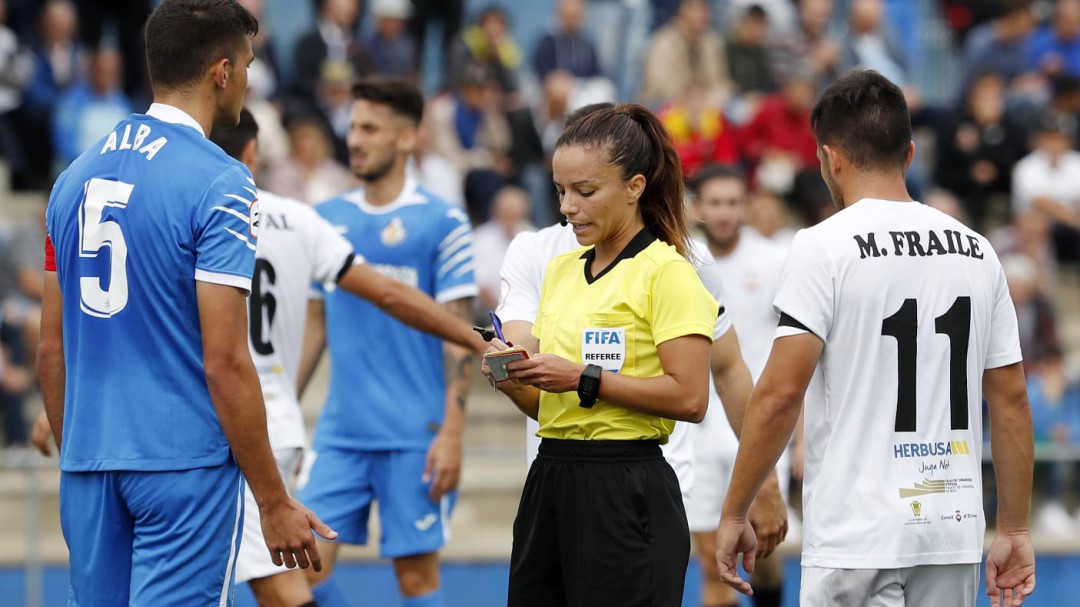 Huerta de Aza arbitra en Getafe el primer encuentro de 2ªB dirigido por una mujer