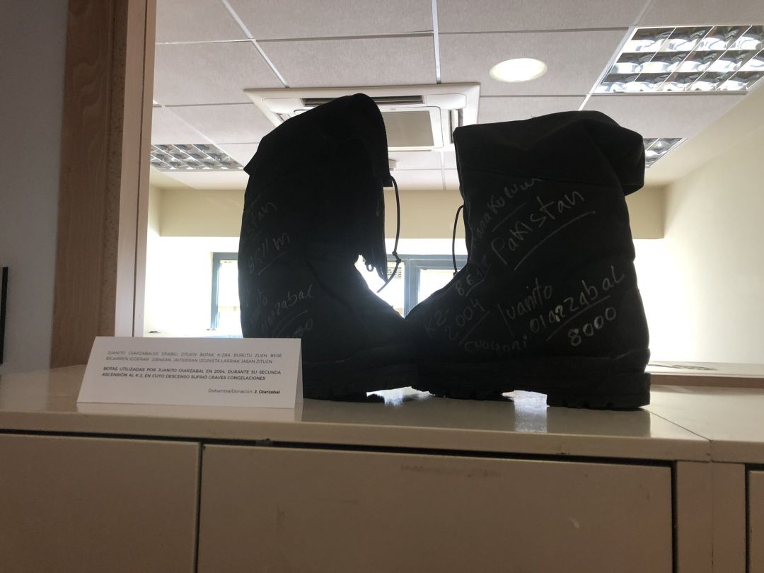 Con estas botas subió y bajó Juanito Oiarzabal el K-2 en 2004. Con estas botas subió y bajó Juanito Oiarzabal el K-2 en 2004.