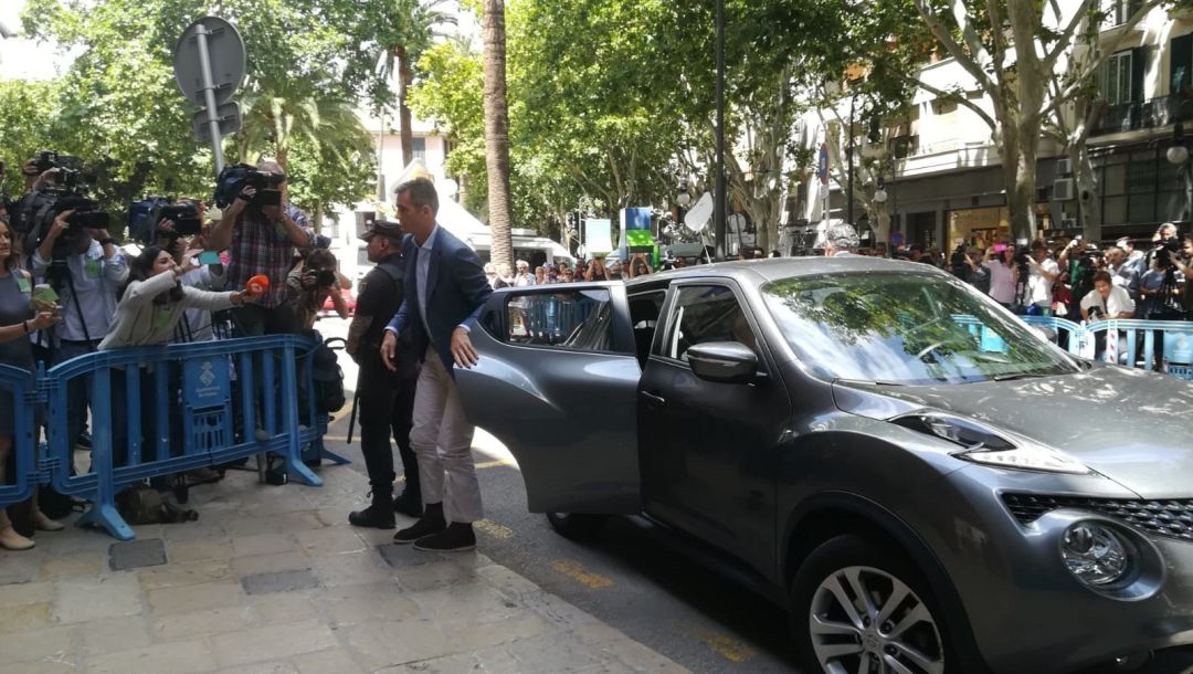 El Juzgado de Vigilancia Penitenciaria concede a Urdangarin salidas de prisión para ejercer el voluntariado. El Juzgado de Vigilancia Penitenciaria concede a Urdangarin salidas de prisión para ejercer el voluntariado.
