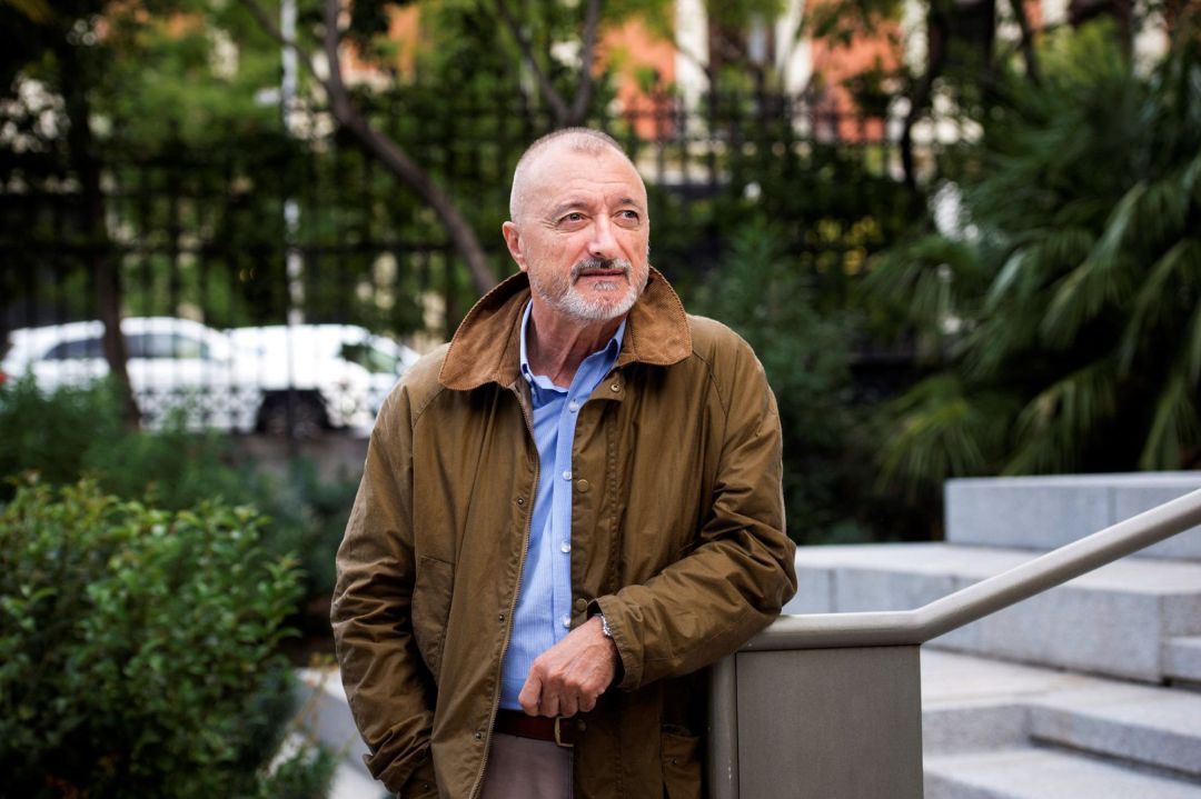 El escritor y académico Arturo Pérez-Reverte durante una entrevista con Efe, con motivo de la presentación este miércoles de su nueva novela "Sidi", considera que en España hay un odio a la inteligencia y sostiene que cuando surge una personalidad brillante, política, cultural o histórica, se la procura "destruir y machacar" porque se desconfía de ella El escritor y académico Arturo Pérez-Reverte durante una entrevista con Efe, con motivo de la presentación este miércoles de su nueva novela "Sidi", considera que en España hay un odio a la inteligencia y sostiene que cuando surge una personalidad brillante, política, cultural o histórica, se la procura "destruir y machacar" porque se desconfía de ella