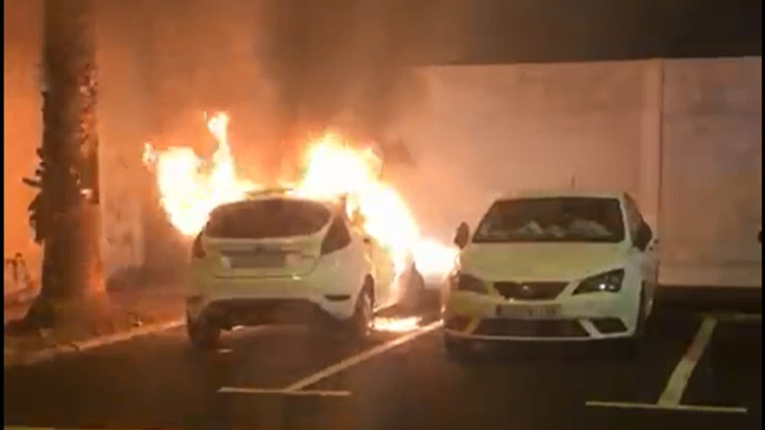 Tres incendios en vehículos durante la noche del miércoles en Tenerife