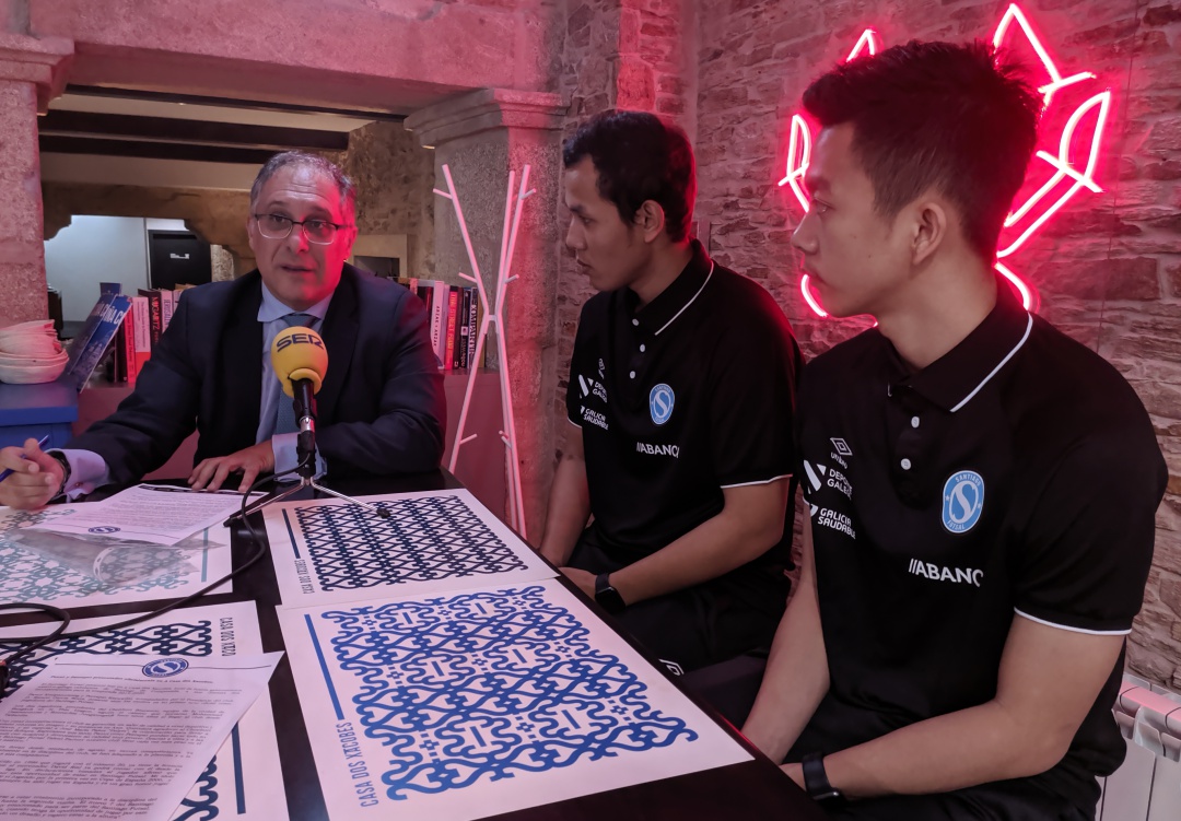 Ramón García, presidente, Peerapat y Panut, jugadores, en la presentación de esta mañana Ramón García, presidente, Peerapat y Panut, jugadores, en la presentación de esta mañana