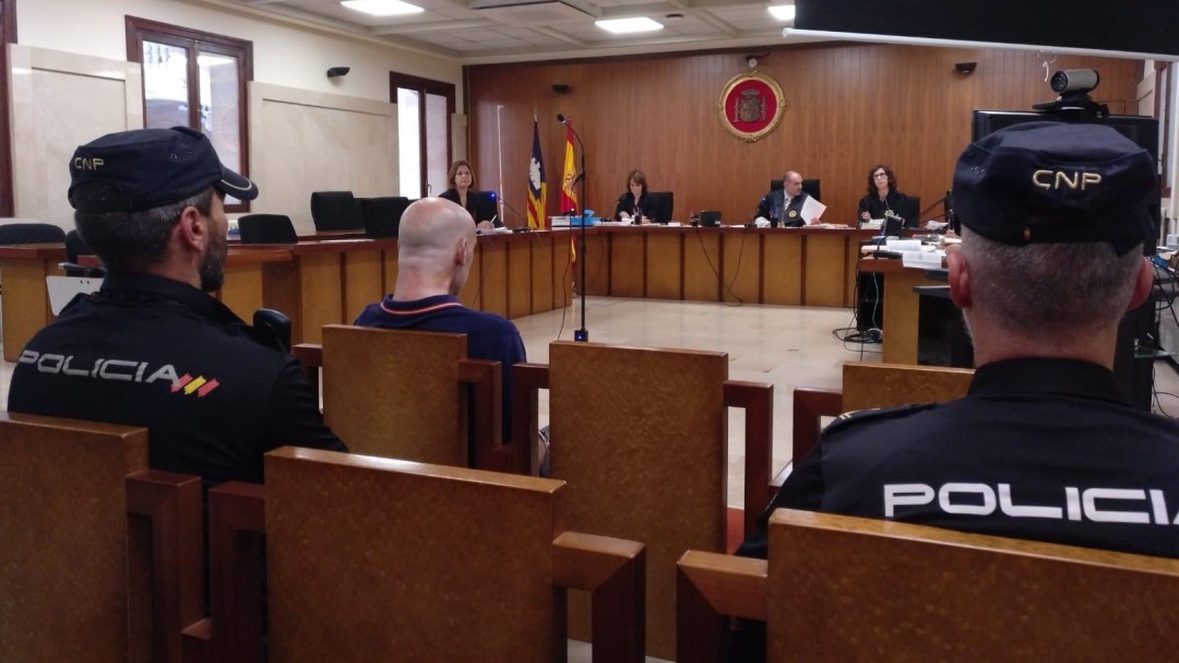 Condenado a 10 años de cárcel por intentar que su padre se comiera un Miró