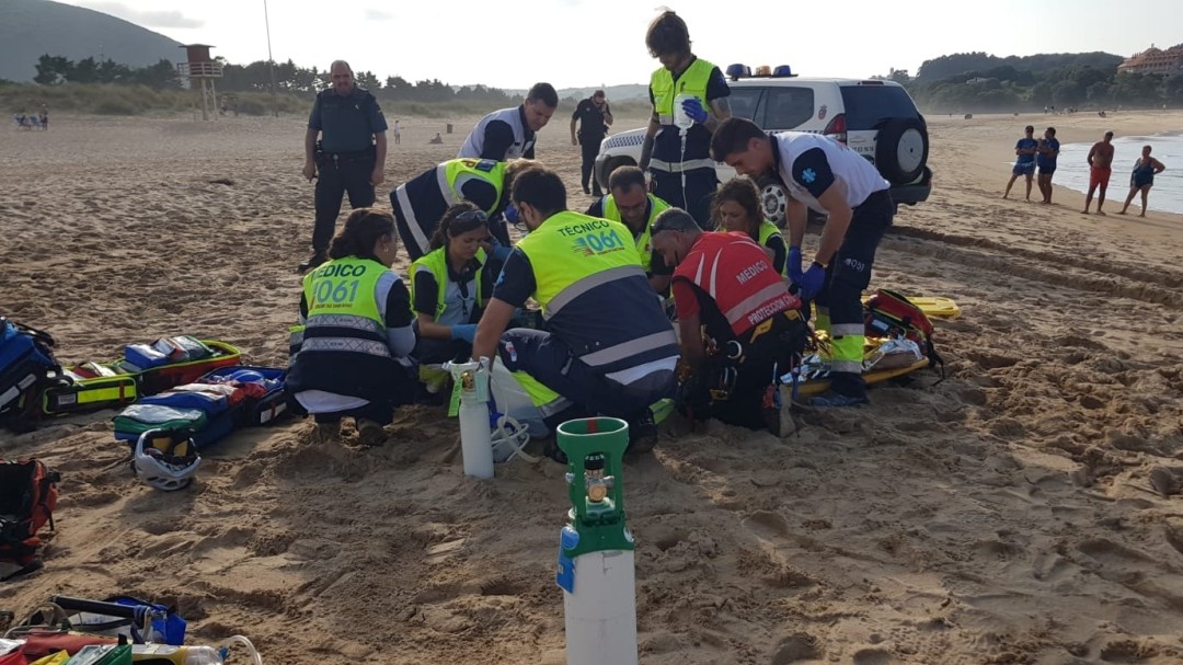 Fallece una mujer holandesa de 65 años en la playa de Joyel, en Noja