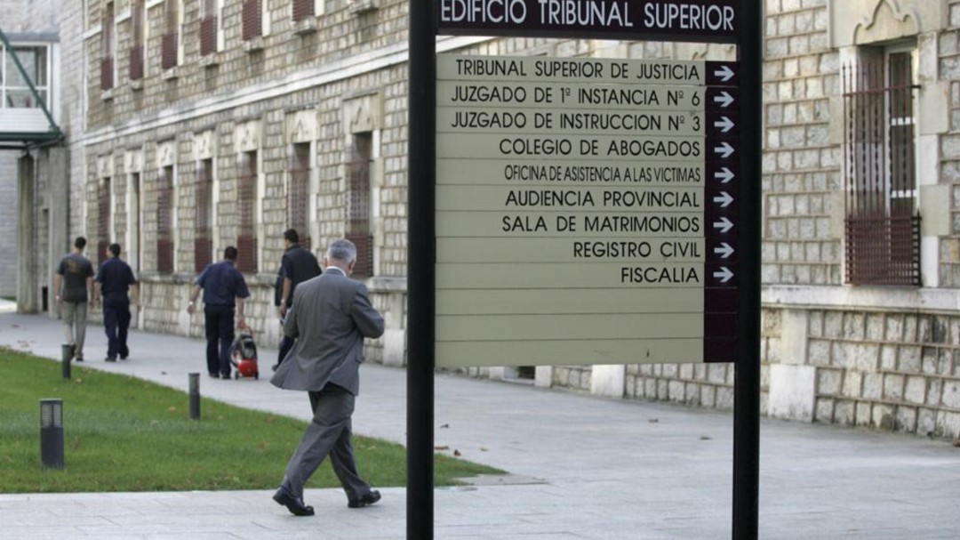 El acusado de originar la pérdida de un ojo a otro hombre en Castro Urdiales no se presenta al juicio