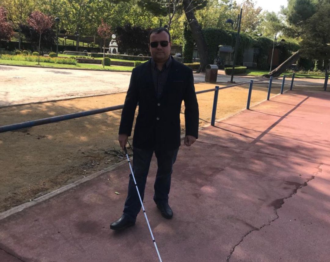 Lorenzo Villahermosa: "El bastón son mis gafas de ver de lejos" Lorenzo Villahermosa: "El bastón son mis gafas de ver de lejos"