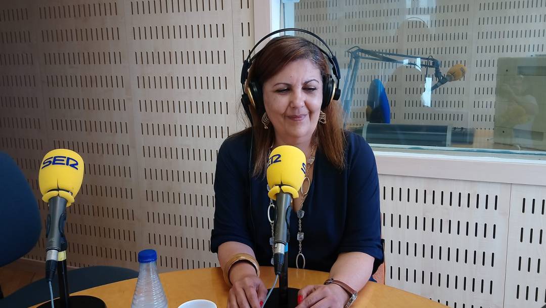 La concejala de Hacienda y portavoz del gobierno municipal, Marina Pineda, ante los micrófonos de Ser Gijón. La concejala de Hacienda y portavoz del gobierno municipal, Marina Pineda, ante los micrófonos de Ser Gijón.