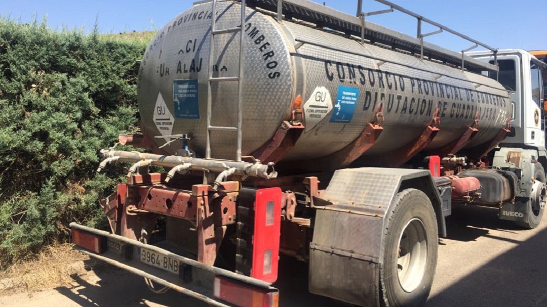 6 camiones cisterna movilizados para abastecer de agua a 8 pueblos de Guadalajara