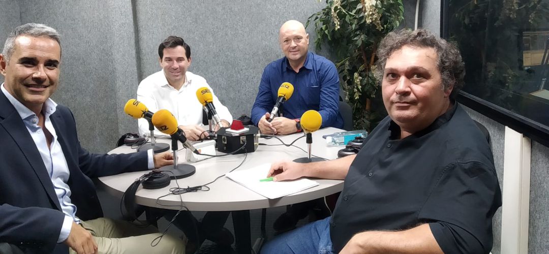 Vicente López (PSOE Tres Cantos), Javier Juárez (PP Tres Cantos), Jesús Fernández (PP Colmenar Viejo) y Mariano Martín (Ganemos Colmenar) Vicente López (PSOE Tres Cantos), Javier Juárez (PP Tres Cantos), Jesús Fernández (PP Colmenar Viejo) y Mariano Martín (Ganemos Colmenar)
