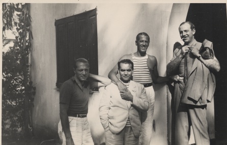 De izquierda a derecha el escritor uruguayo Enrique Amorim, Federico, Juan José Amorim y el musicólogo Luis Pedro Mondino; en la finca de éste, Salto, Uruguay, enero o febrero de 1934. De izquierda a derecha el escritor uruguayo Enrique Amorim, Federico, Juan José Amorim y el musicólogo Luis Pedro Mondino; en la finca de éste, Salto, Uruguay, enero o febrero de 1934.