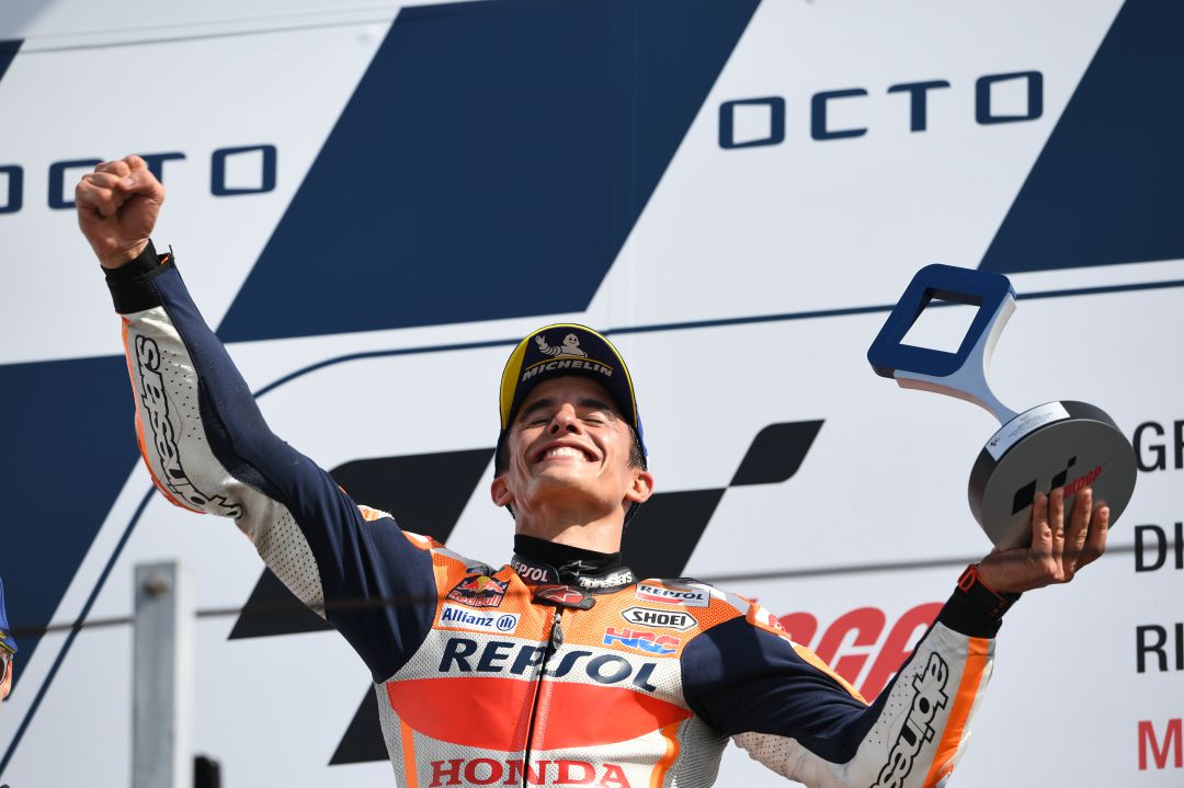 Marc Márquez celebra su séptima victoria de la temporada Marc Márquez celebra su séptima victoria de la temporada