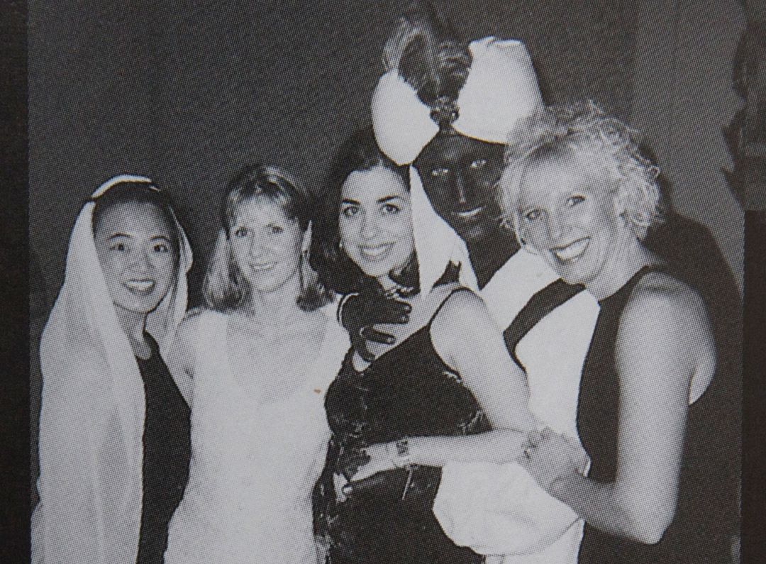 Trudeau se disculpa por una fotografía de 2001 en la que sale disfrazado de Aladdin Trudeau se disculpa por una fotografía de 2001 en la que sale disfrazado de Aladdin