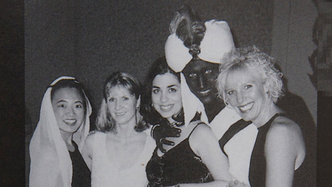 Trudeau se disculpa por una fotografía de 2001 en la que sale disfrazado de Aladdin