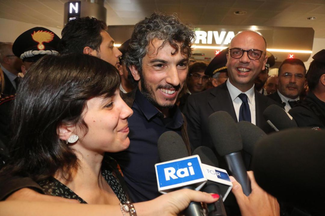 El autor fue arrestado en la frontera entre Turquía y Siria y pasó dos semanas en un centro de detención El autor fue arrestado en la frontera entre Turquía y Siria y pasó dos semanas en un centro de detención