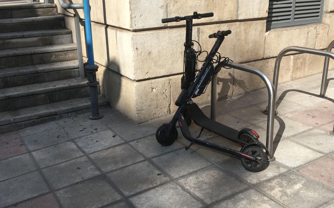 Los patinetes eléctricos sin licencia aparcan en Alicante Los patinetes eléctricos sin licencia aparcan en Alicante
