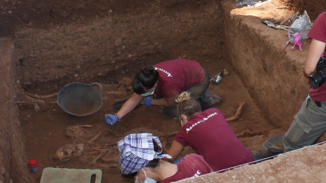 Encontrados los restos de cuatro fusilados en las exhumaciones del cementerio de Castelló