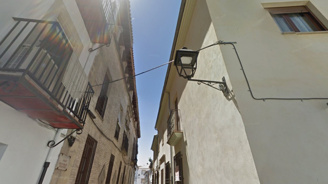 Cinco afectados por inhalación de humo en el incendio de una vivienda en Baeza