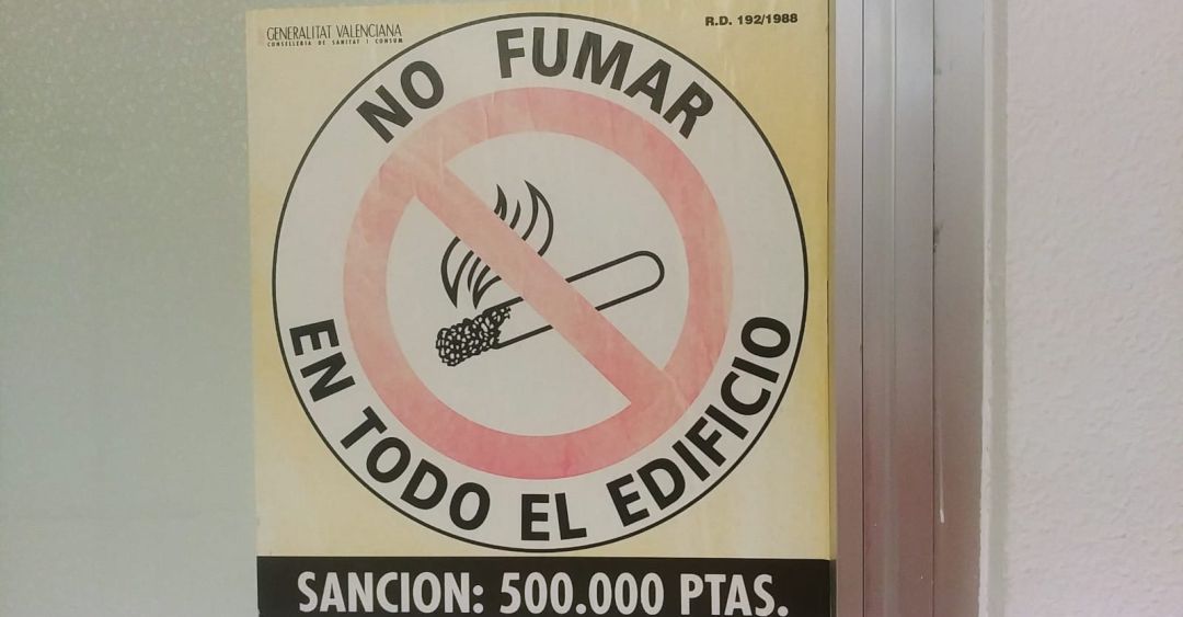 Multa de 500.000 pesetas por fumar en un hospital de València Multa de 500.000 pesetas por fumar en un hospital de València