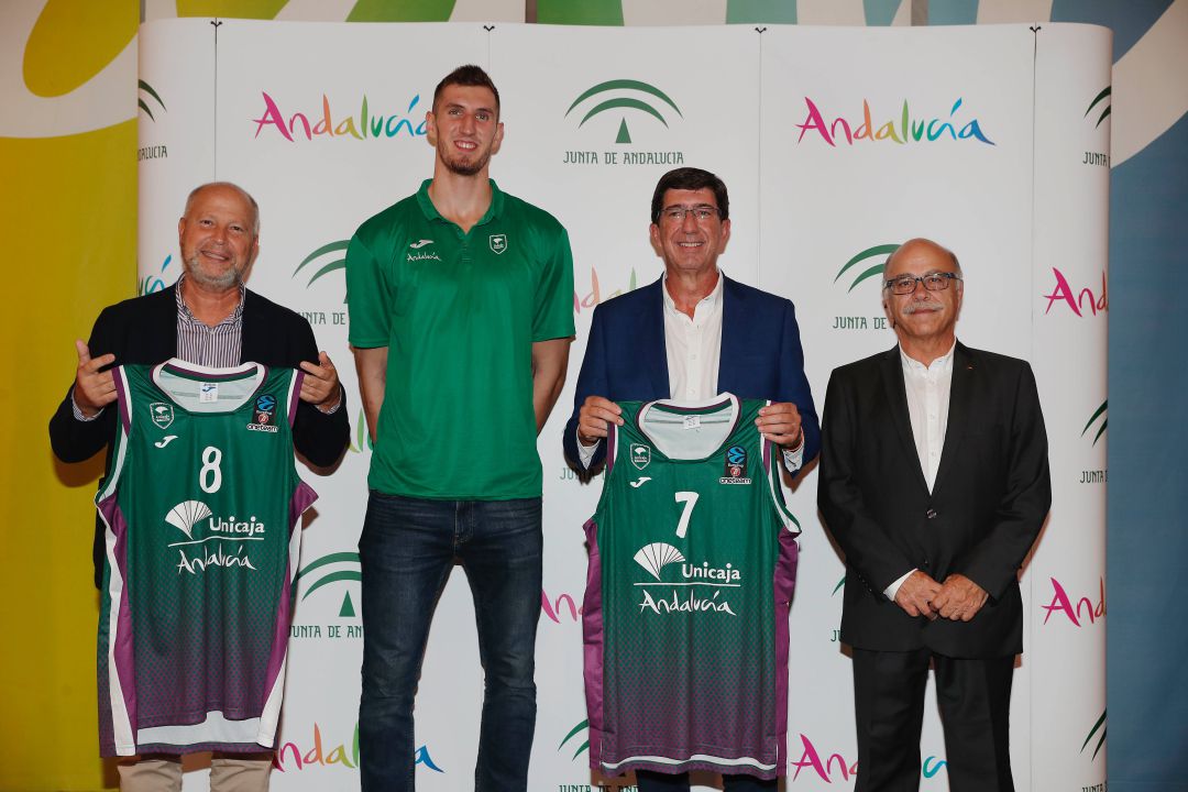 Javier Imbroda, Rubén Guerrero, Juan Marín y Eduardo García, en el acto del miércoles en la sede de Turismo Andaluz Javier Imbroda, Rubén Guerrero, Juan Marín y Eduardo García, en el acto del miércoles en la sede de Turismo Andaluz