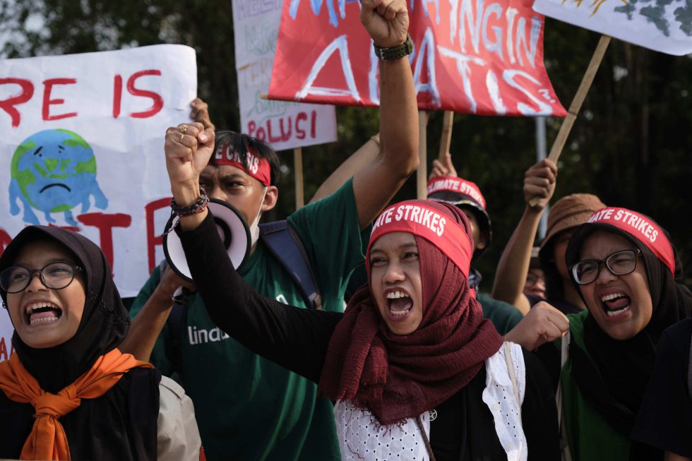 Estudiantes de Indonesia llenan las calles de la capital en las marchas globales contra el cambio climático. Estudiantes de Indonesia llenan las calles de la capital en las marchas globales contra el cambio climático.