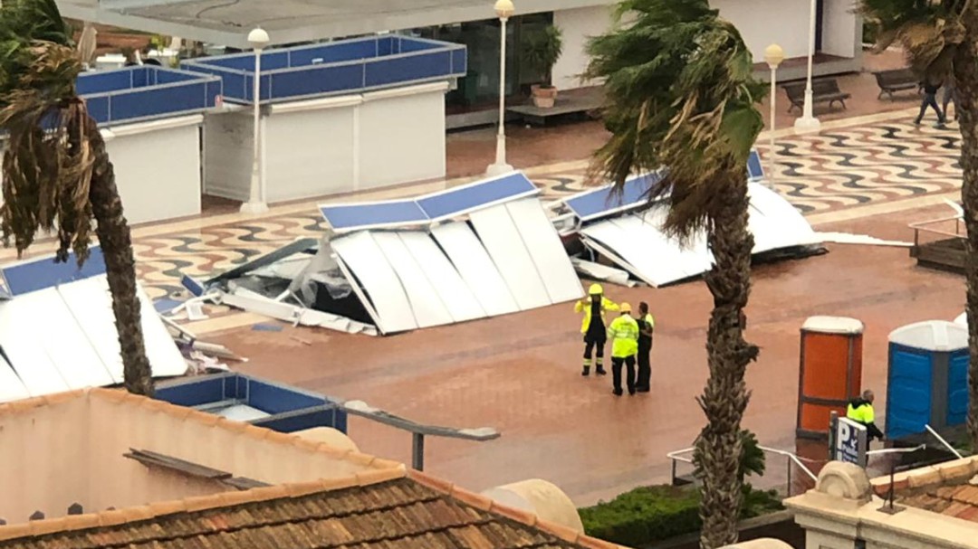Con el material arruinado y sin poder seguir trabajando tras la gota fría