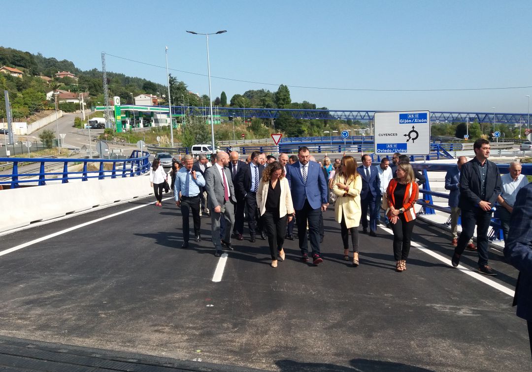 Barbón: "El área metropolitana no puede acogotar a Oviedo"