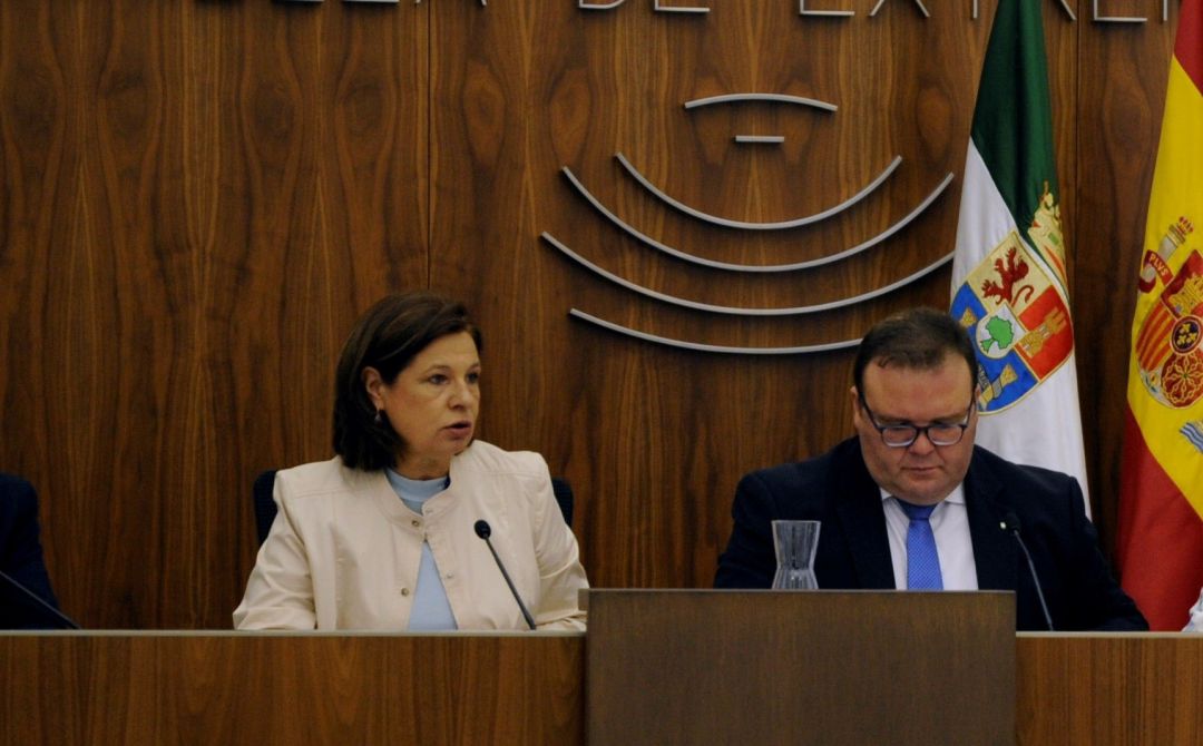 AV.- La Junta impulsará la reforma del Estatuto de Autonomía para suprimir los aforamientos y para facilitar las ILP AV.- La Junta impulsará la reforma del Estatuto de Autonomía para suprimir los aforamientos y para facilitar las ILP