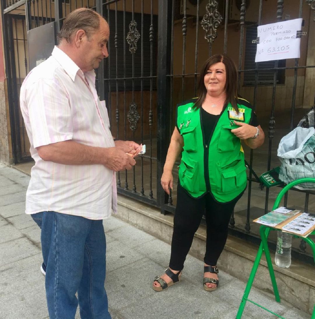 Ana María, la venderosa motrileña que ha repartido 700.000 euros en Motril Ana María, la venderosa motrileña que ha repartido 700.000 euros en Motril