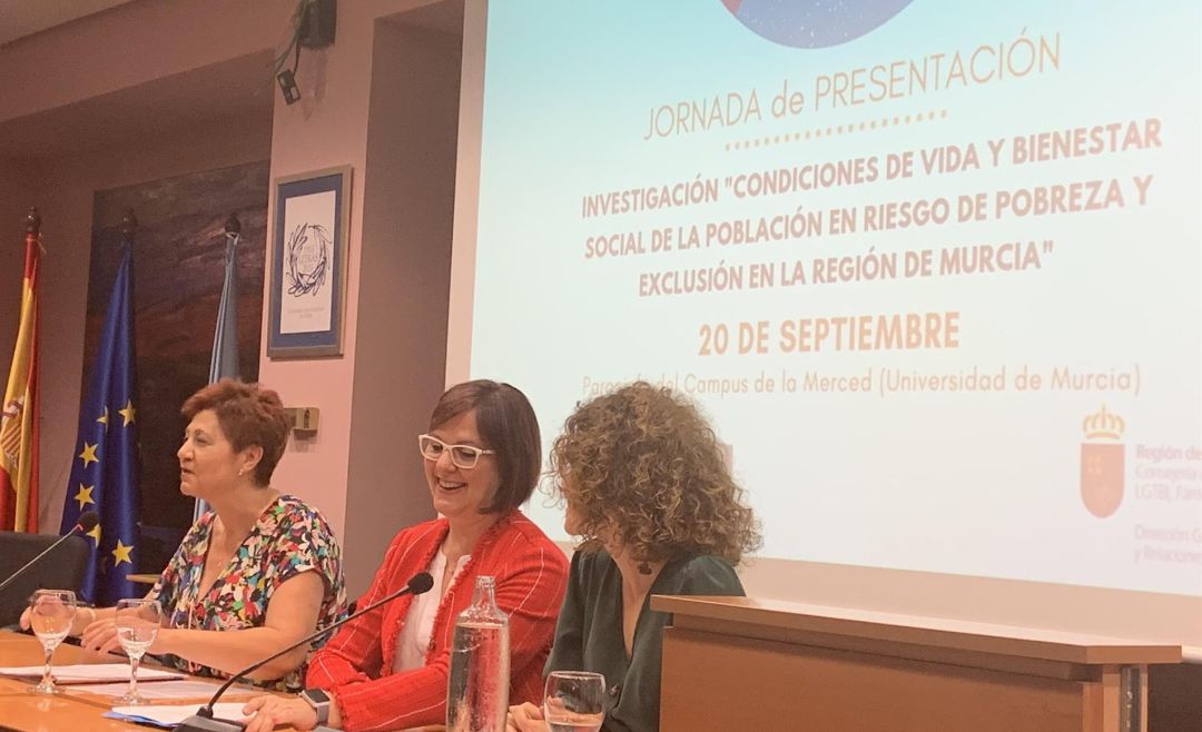 El 32% de la población murciana, casi una de cada tres personas, está en riesgo de pobreza o exclusión social El 32% de la población murciana, casi una de cada tres personas, está en riesgo de pobreza o exclusión social