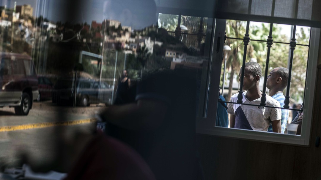 El Ejecutivo regional traslada a 15 'Menas' a Santa Cruz y Vox le advierte que vulnera el acuerdo de investidura