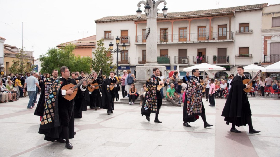 'Clavelitos', 'Esta es mi España' o 'Cielito Lindo'. Las mejores tunas se dan cita en Colmenar Viejo
