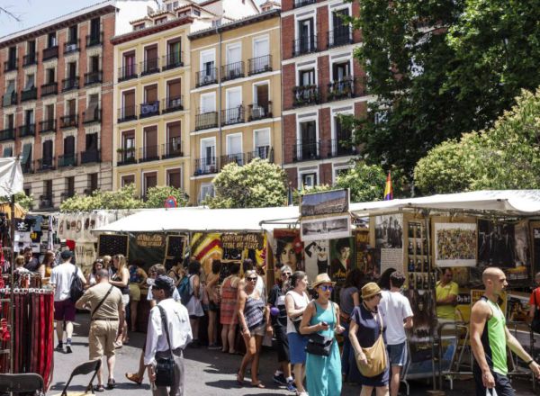 El Rastro de Madrid, cita obligada para turistas y locales
